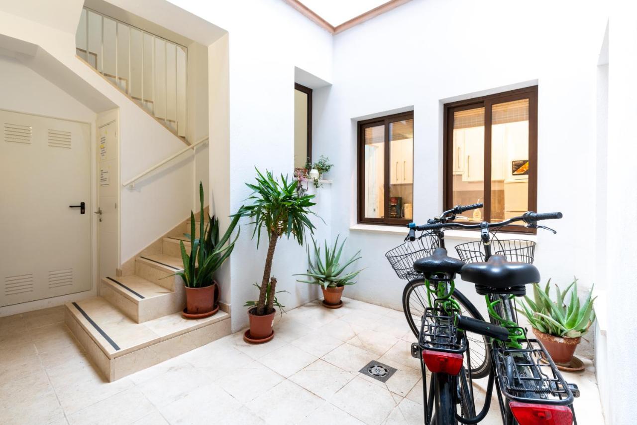 Holi-Rent Gonzalez Cuadrado Seville Exterior photo